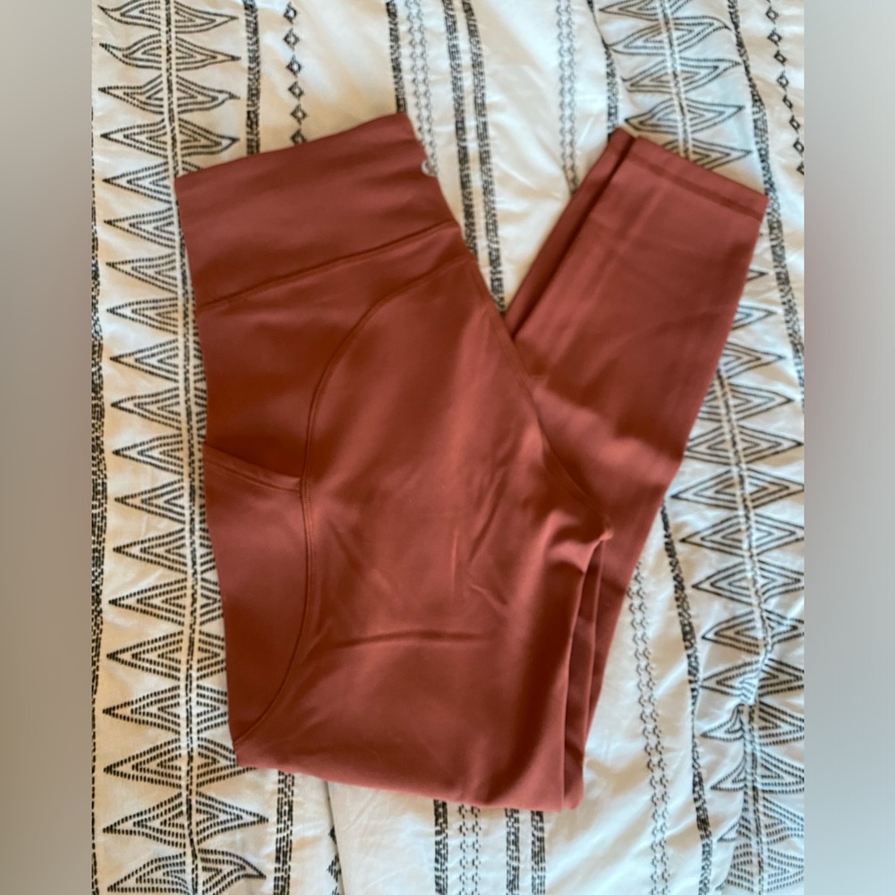 Lululemon Invigorate 25” Size 6